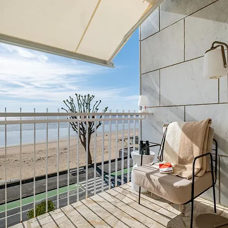 Le Palais D'ete * La Baule