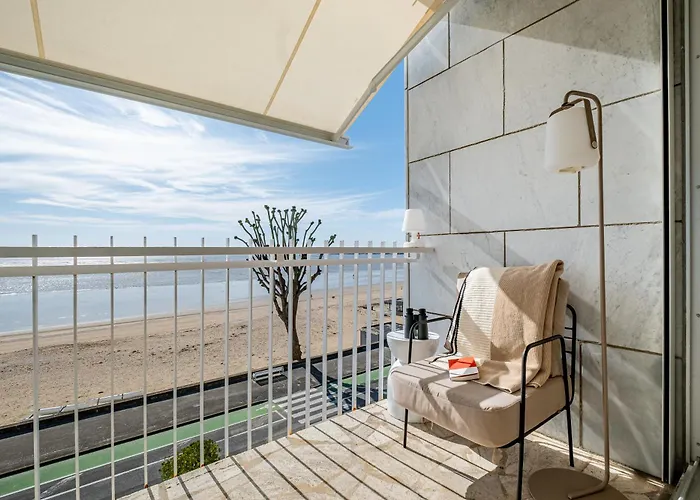 Le Palais D'ete * La Baule